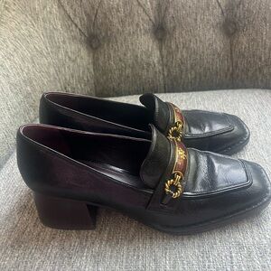 TORY BURCH - Black leather Loafers with detailed front emblem